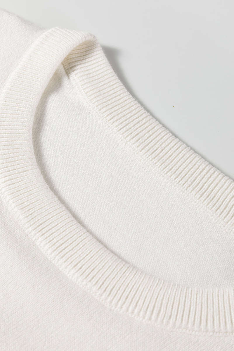 White Button Split Cuffs Round Neck Slim Sweater