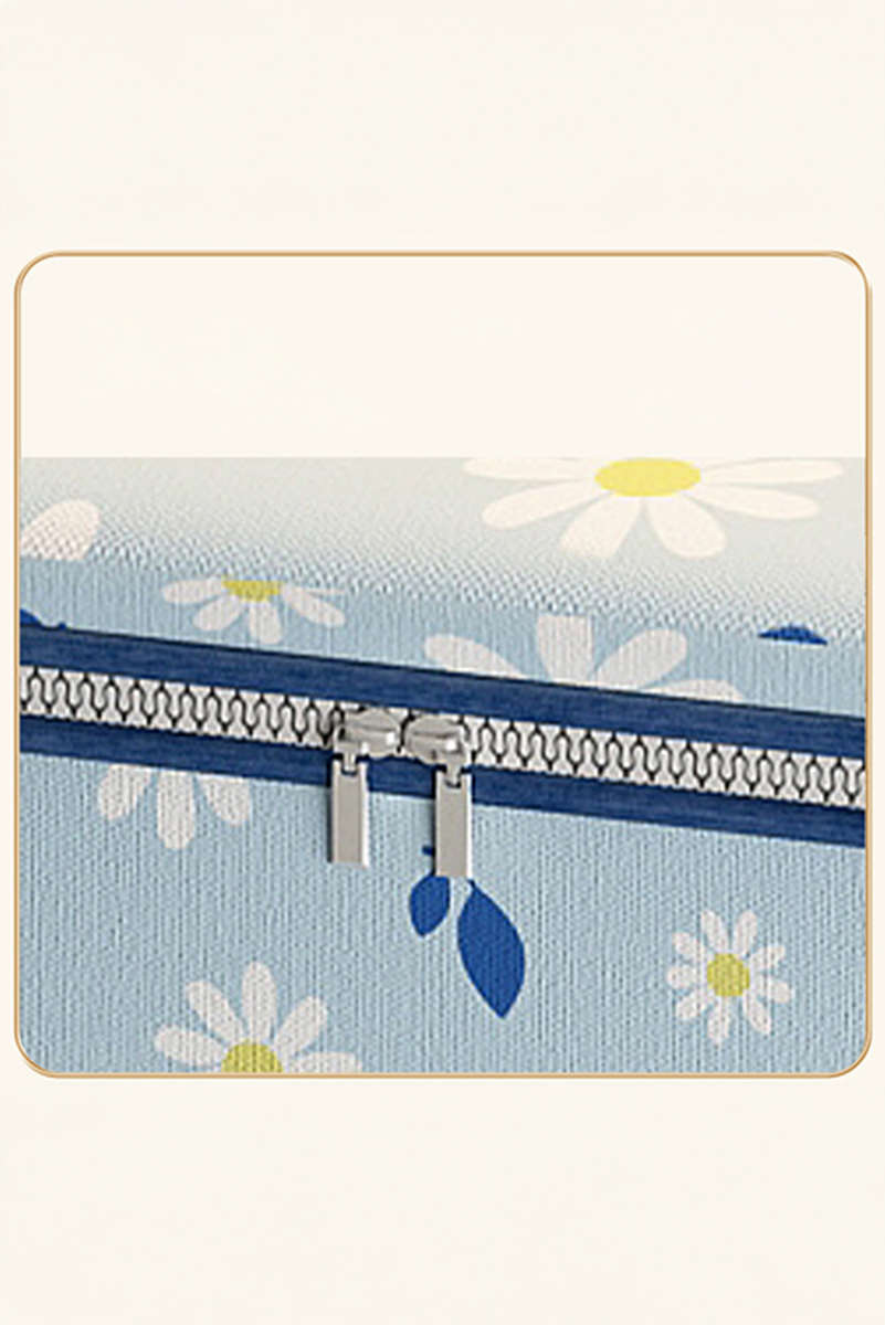 White Daisy Print Nonwovens Wardrobe Large Storage Bag with Lid