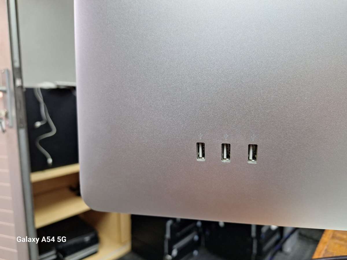 Pre-Owned Apple A1316 (2010) - 27 Inch Wide Cinema Display LED 2560 x 1440