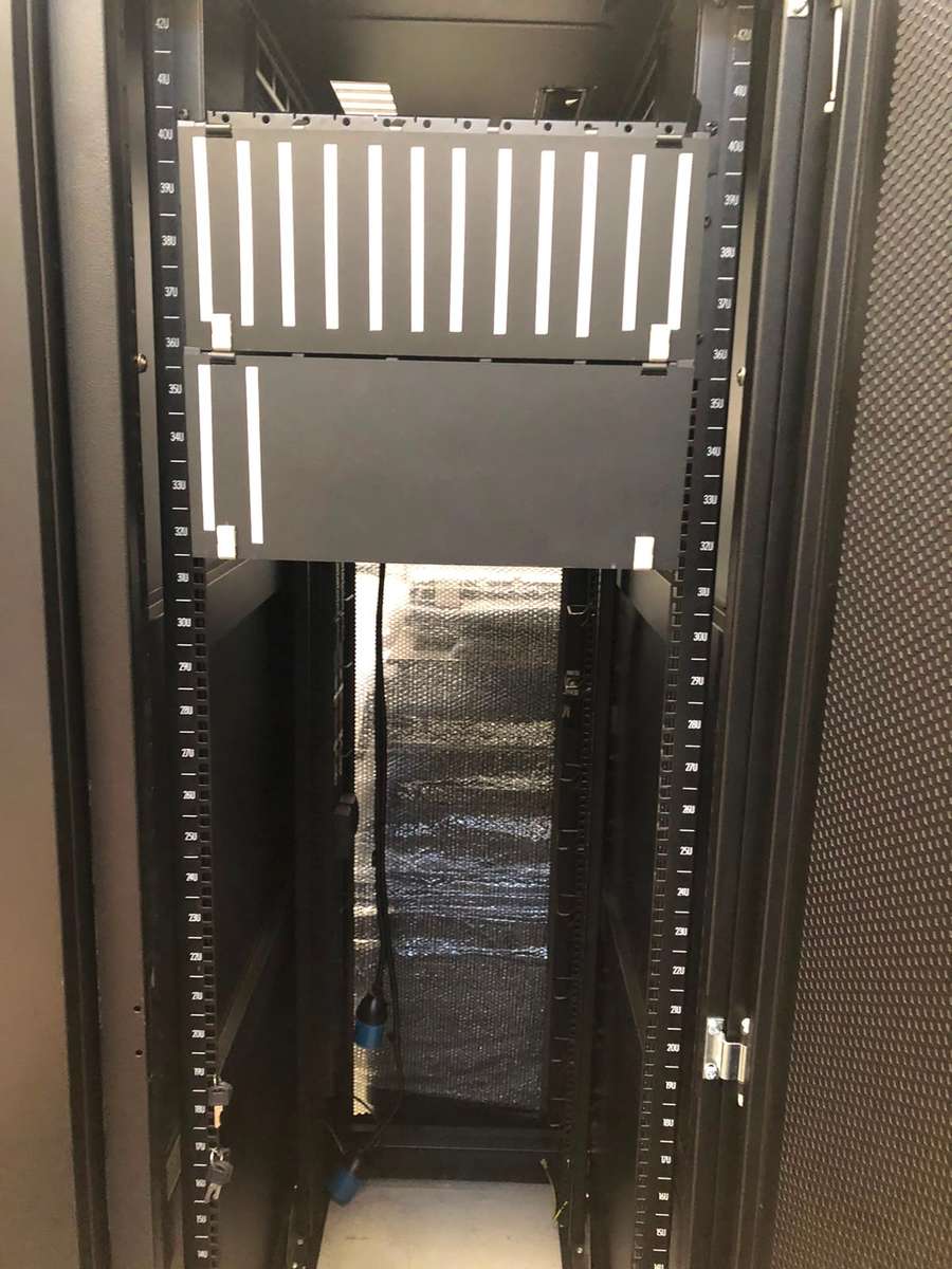 Modrac 42U Server Rack Cabinet with 2 × Raritan PXE-1493 Intelligent PDUs 