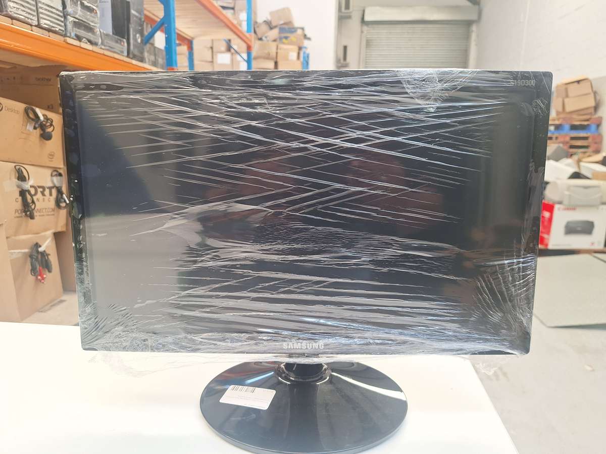 Used 19 Inch Wide LCD Monitor - VGA