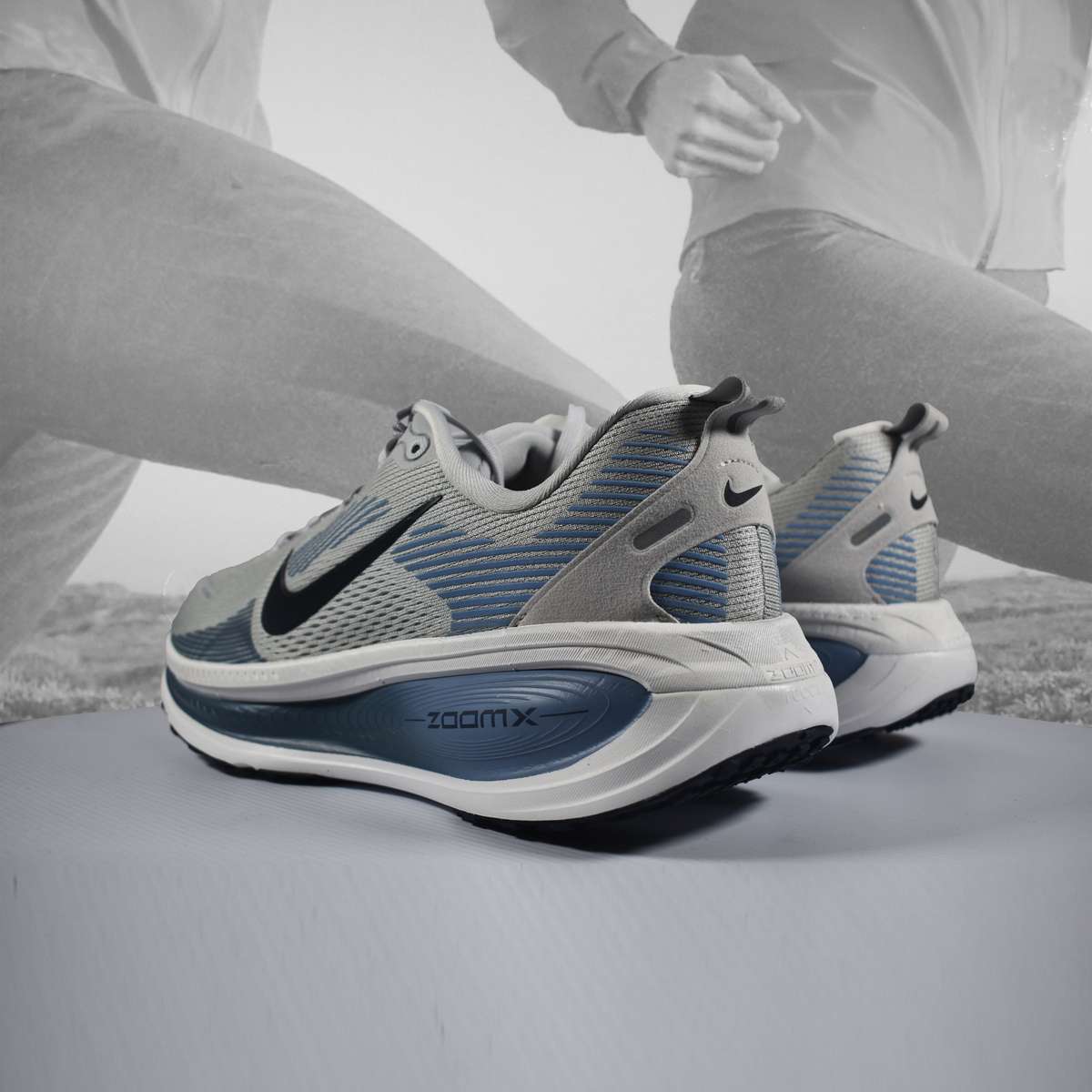 Nike Vomero 18 Mens Road Running Shoes