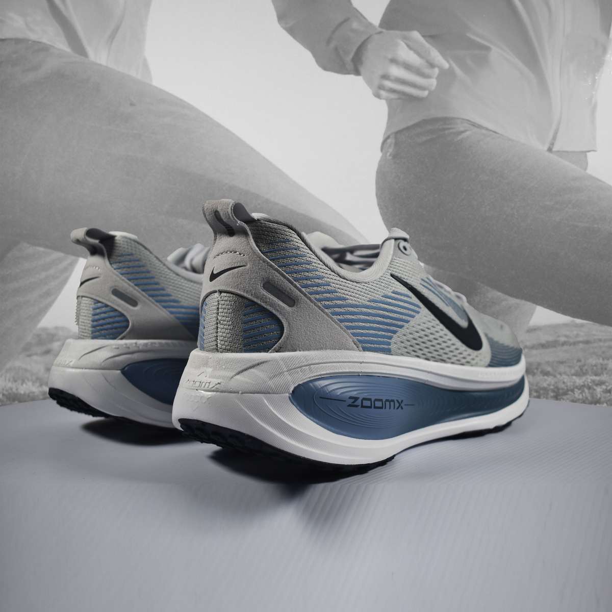 Nike Vomero 18 Mens Road Running Shoes