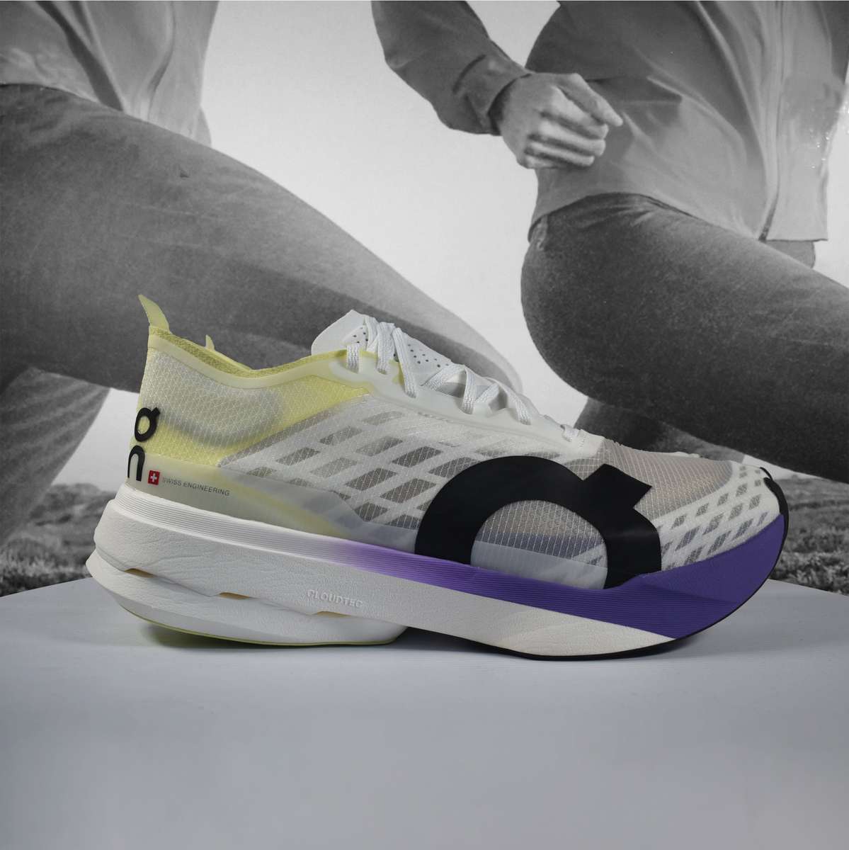 On Cloud Cloudboom Strike Mens Running Shoe