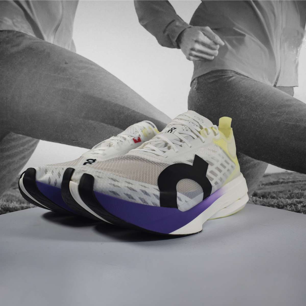 On Cloud Cloudboom Strike Mens Running Shoe
