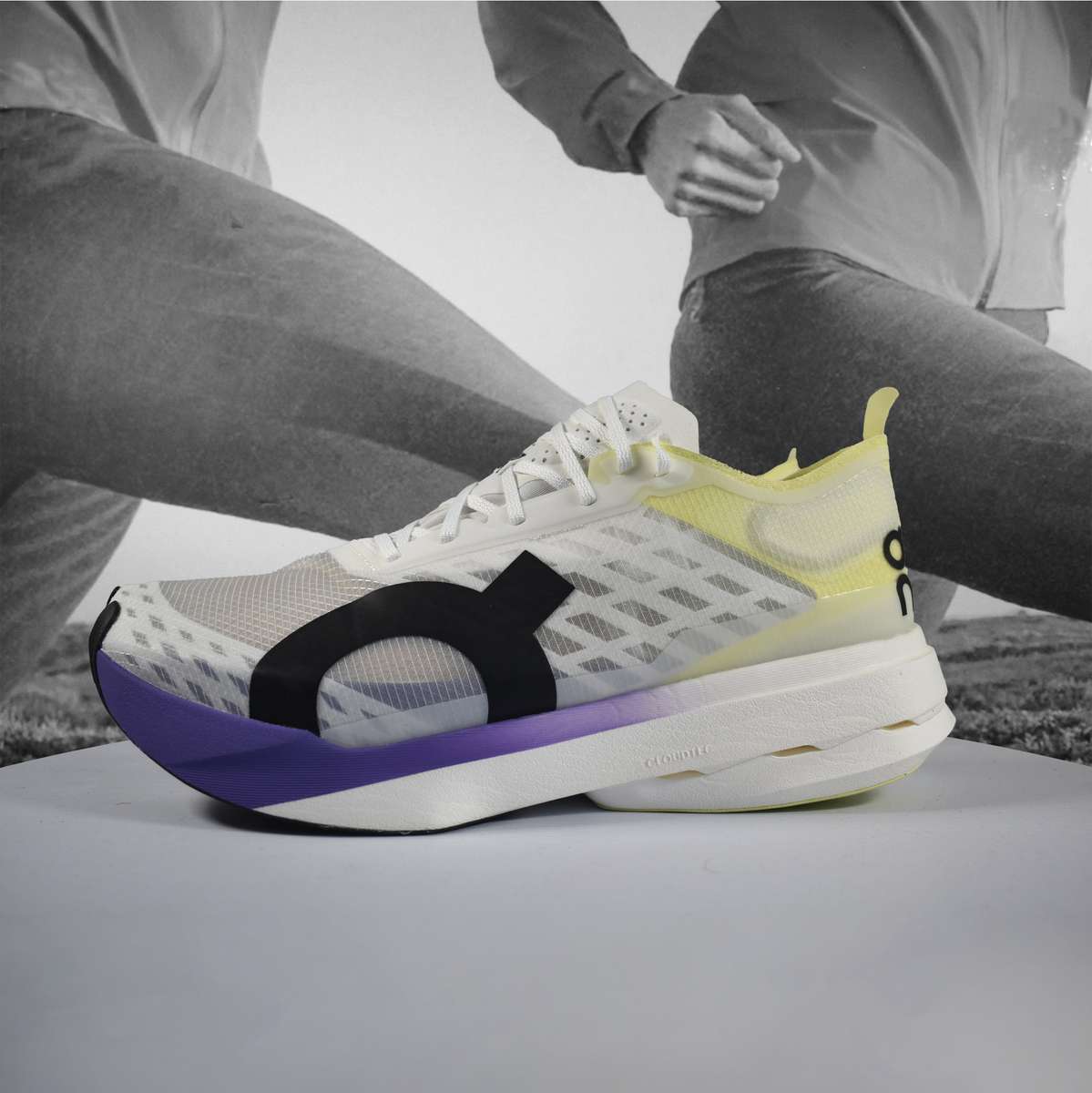 On Cloud Cloudboom Strike Mens Running Shoe