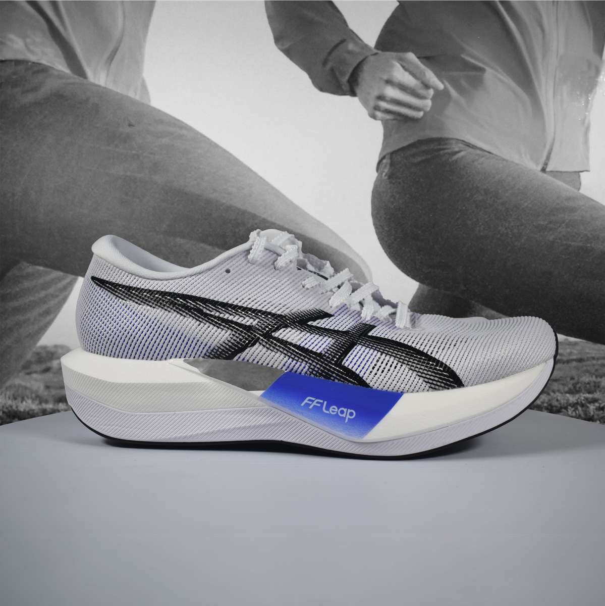 Asics Magic Speed 5 Unisex Road Running Shoes  White/Black