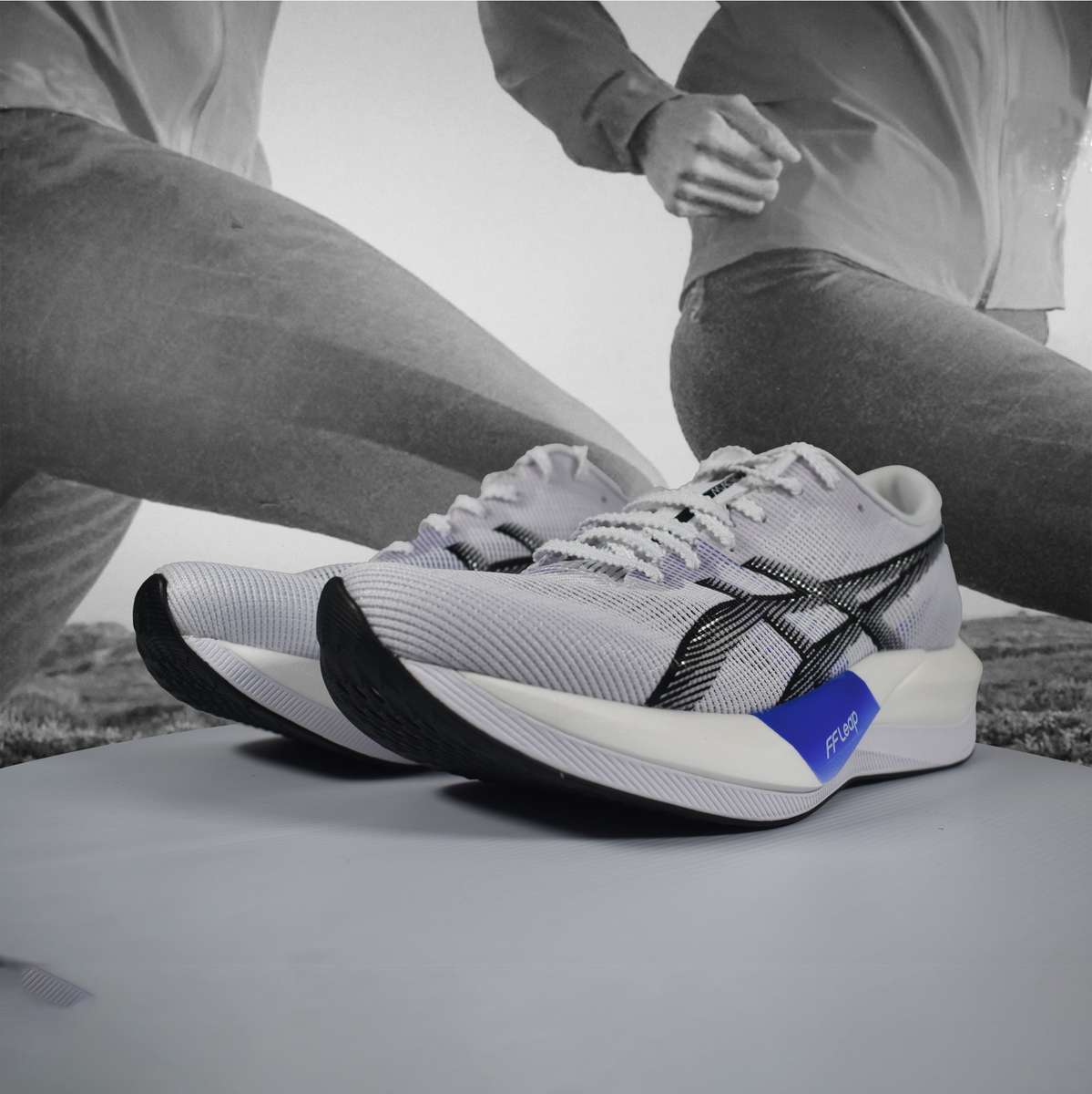 Asics Magic Speed 5 Unisex Road Running Shoes  White/Black