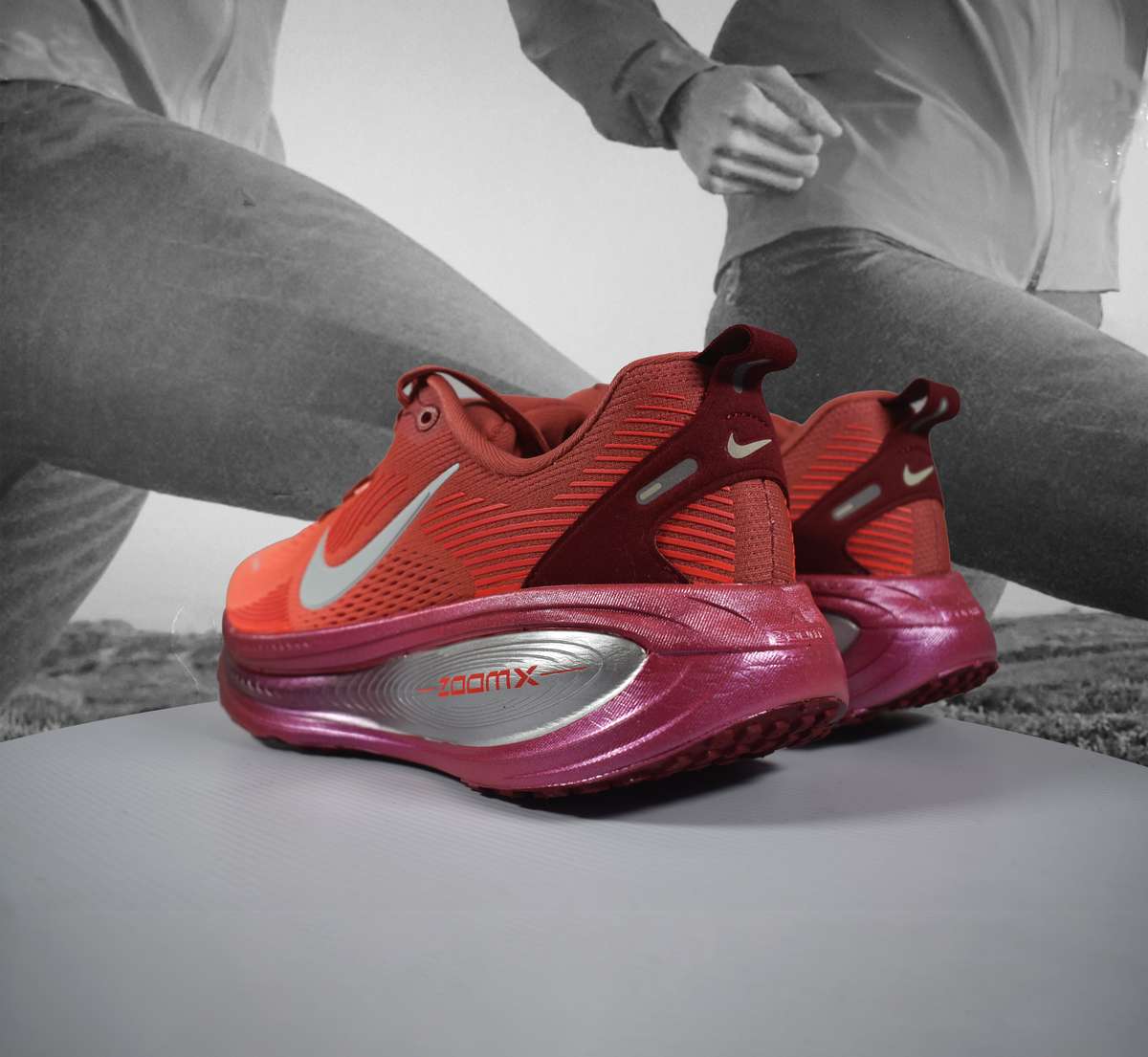 Nike VOMERO 18 SE2 Womens Running Shoes