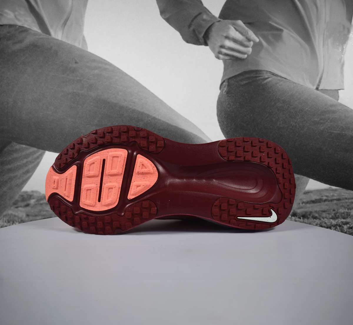 Nike VOMERO 18 SE2 Womens Running Shoes