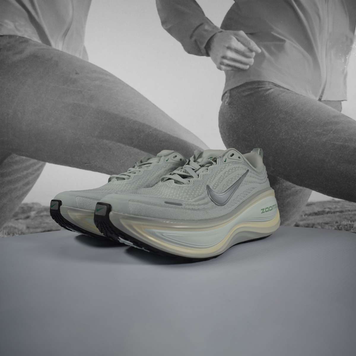 Nike Vomero Plus Womens Running Shoes