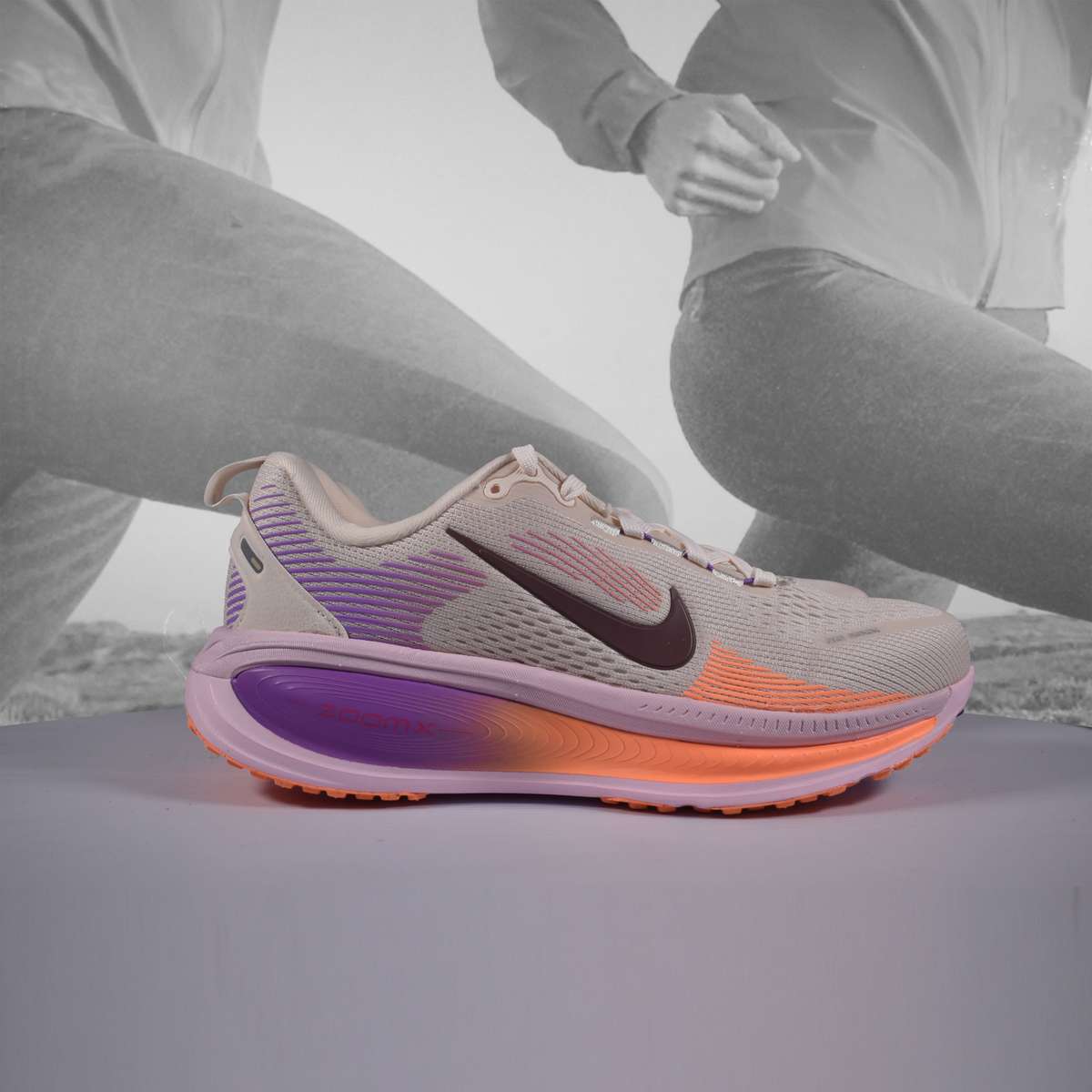Nike Vomero 18 Womens Road Running Shoes
