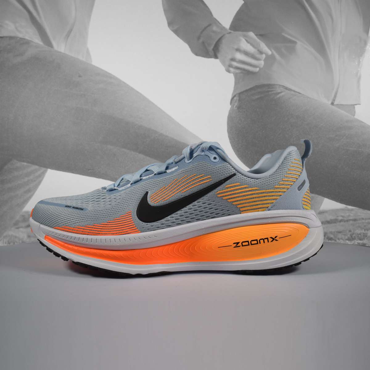 Nike VOMERO 18 Mens Running Shoes