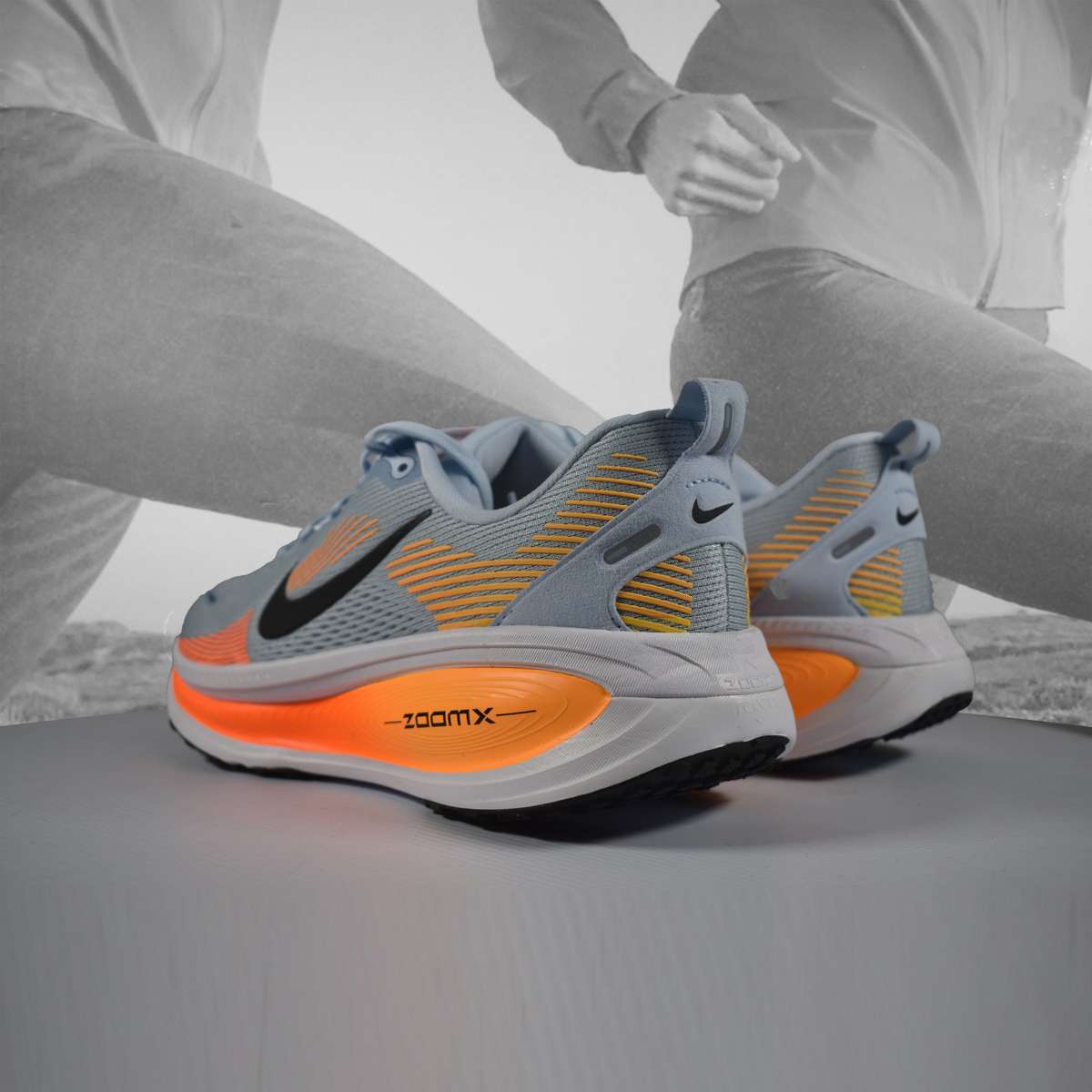 Nike VOMERO 18 Mens Running Shoes