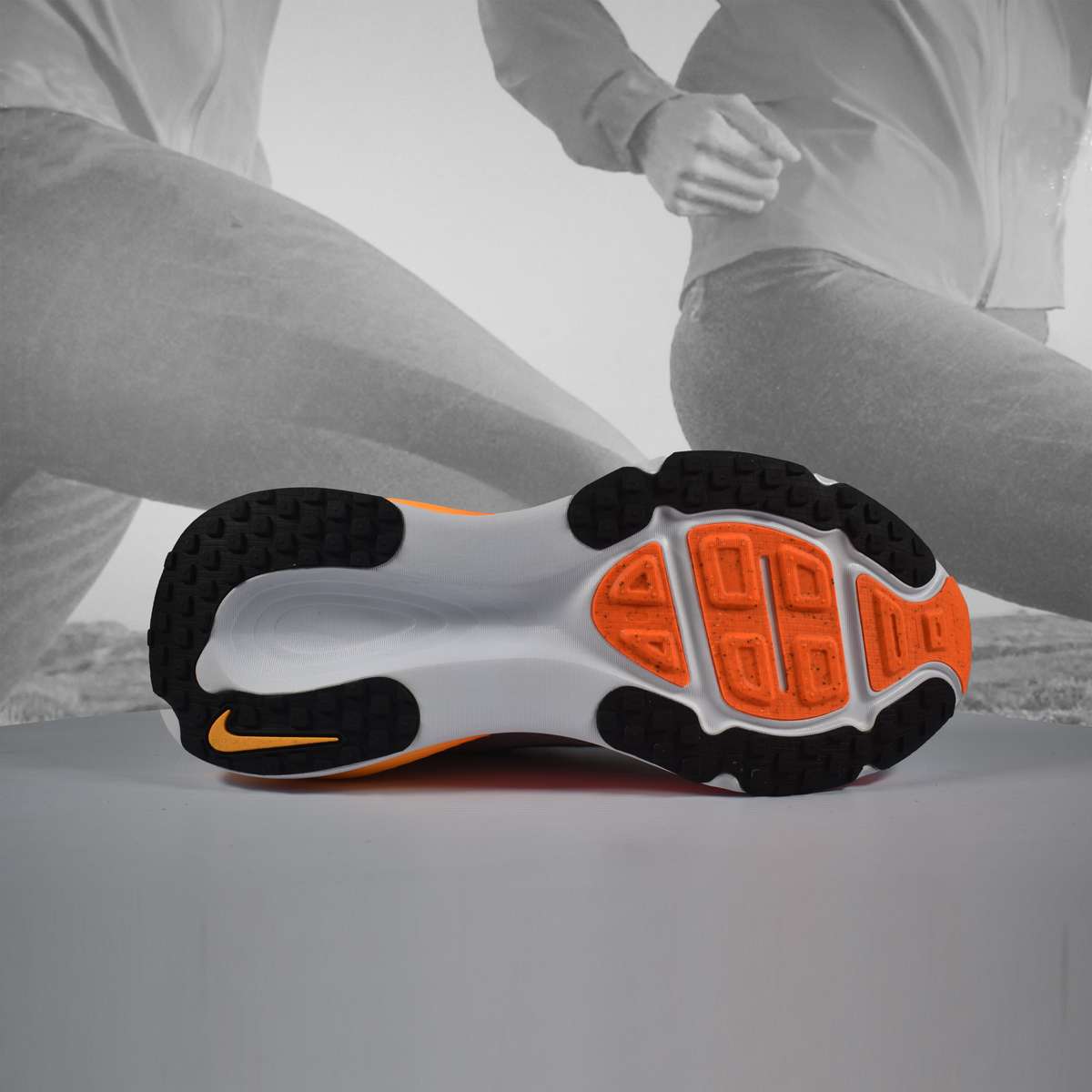 Nike VOMERO 18 Mens Running Shoes