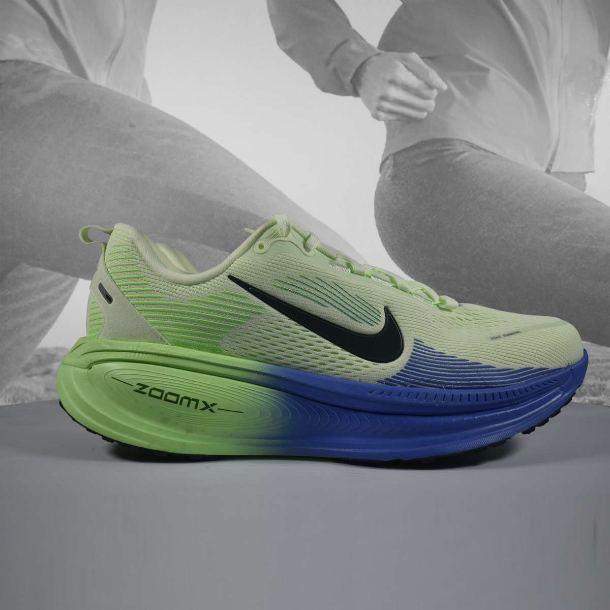 Nike VOMERO 18 Mens Neutral Running Shoes