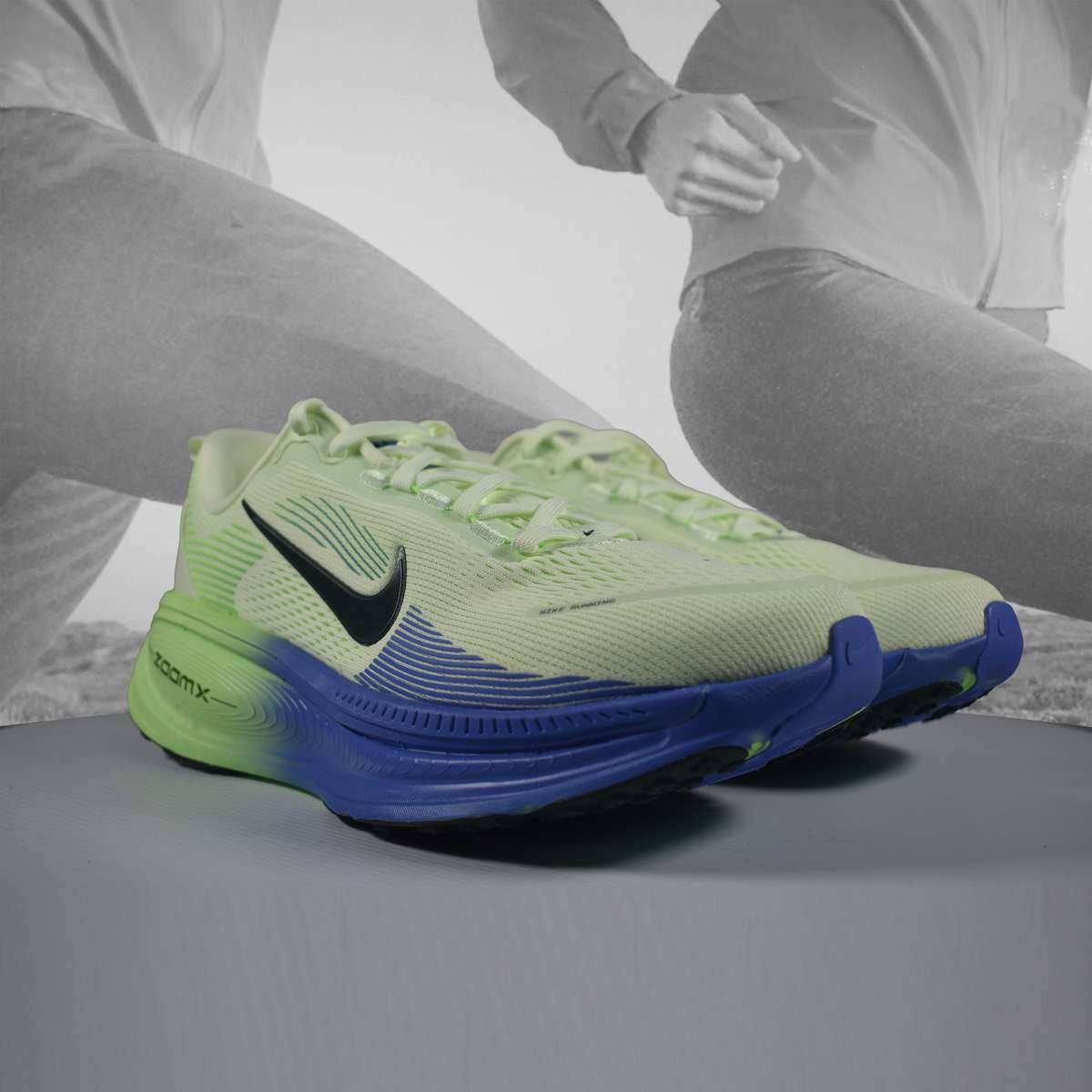 Nike VOMERO 18 Mens Neutral Running Shoes