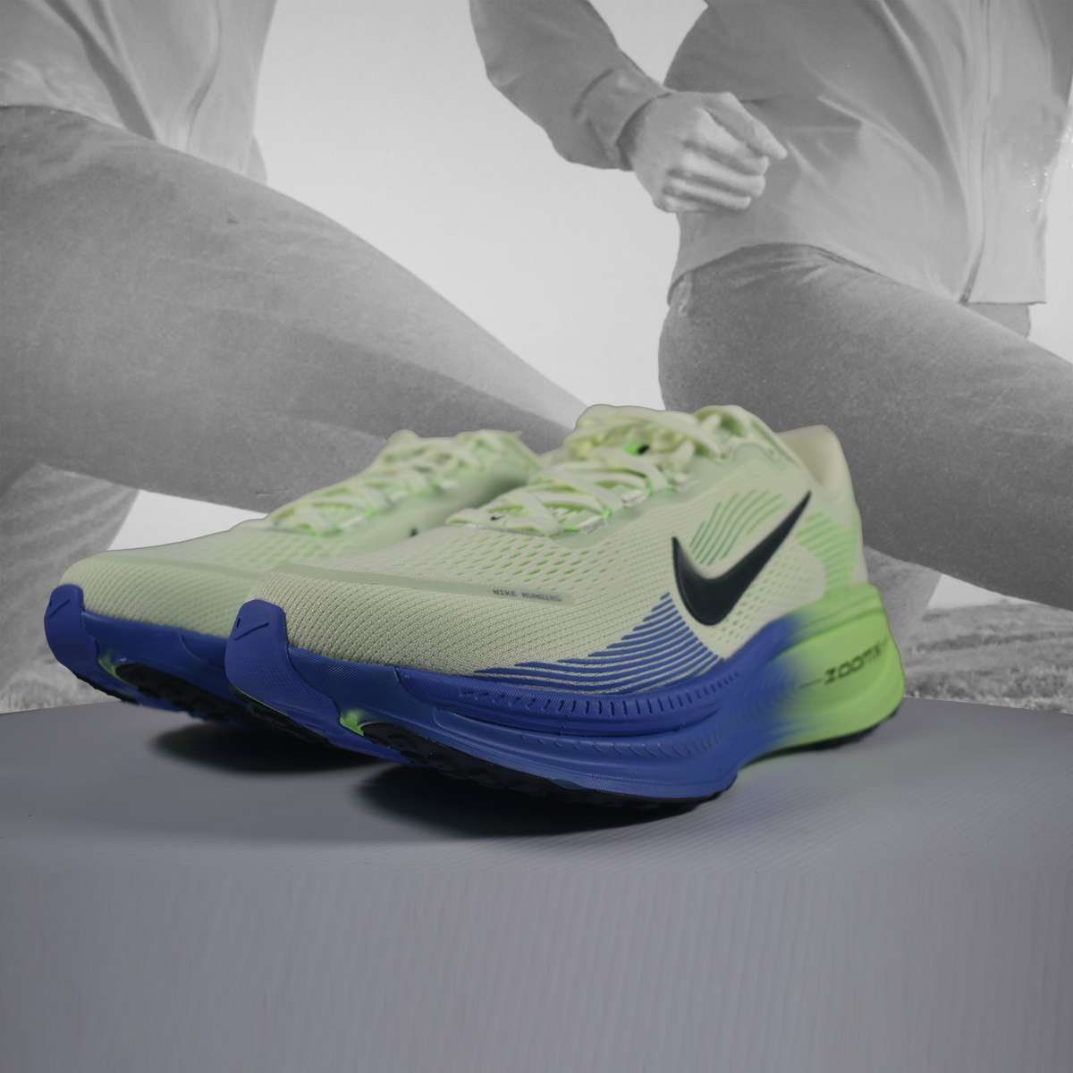 Nike VOMERO 18 Mens Neutral Running Shoes