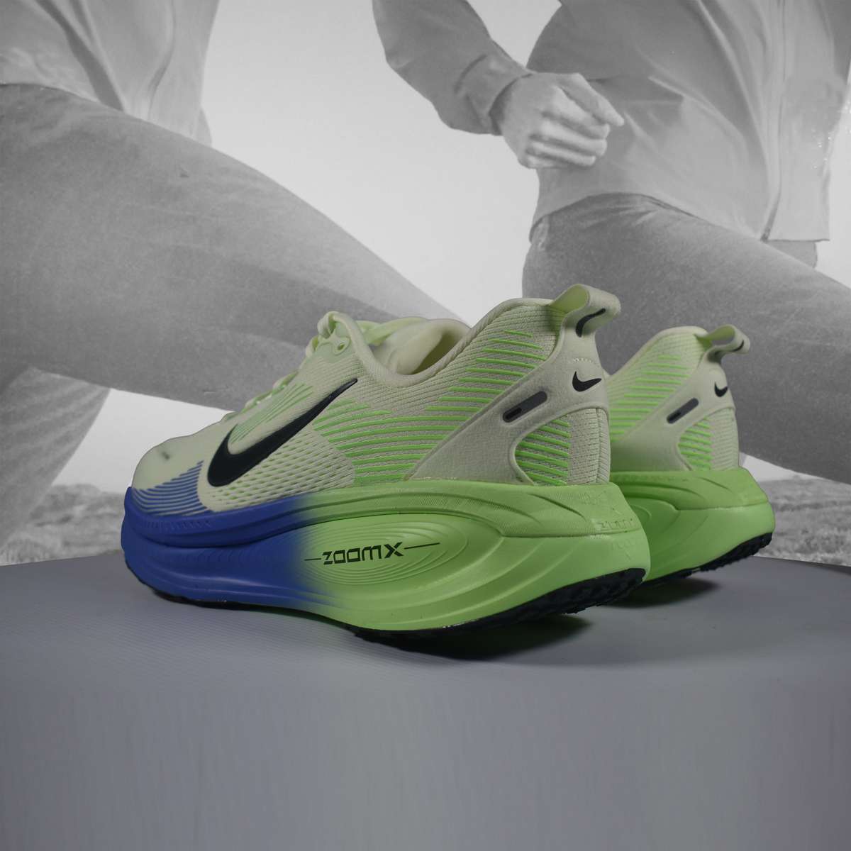 Nike VOMERO 18 Mens Neutral Running Shoes
