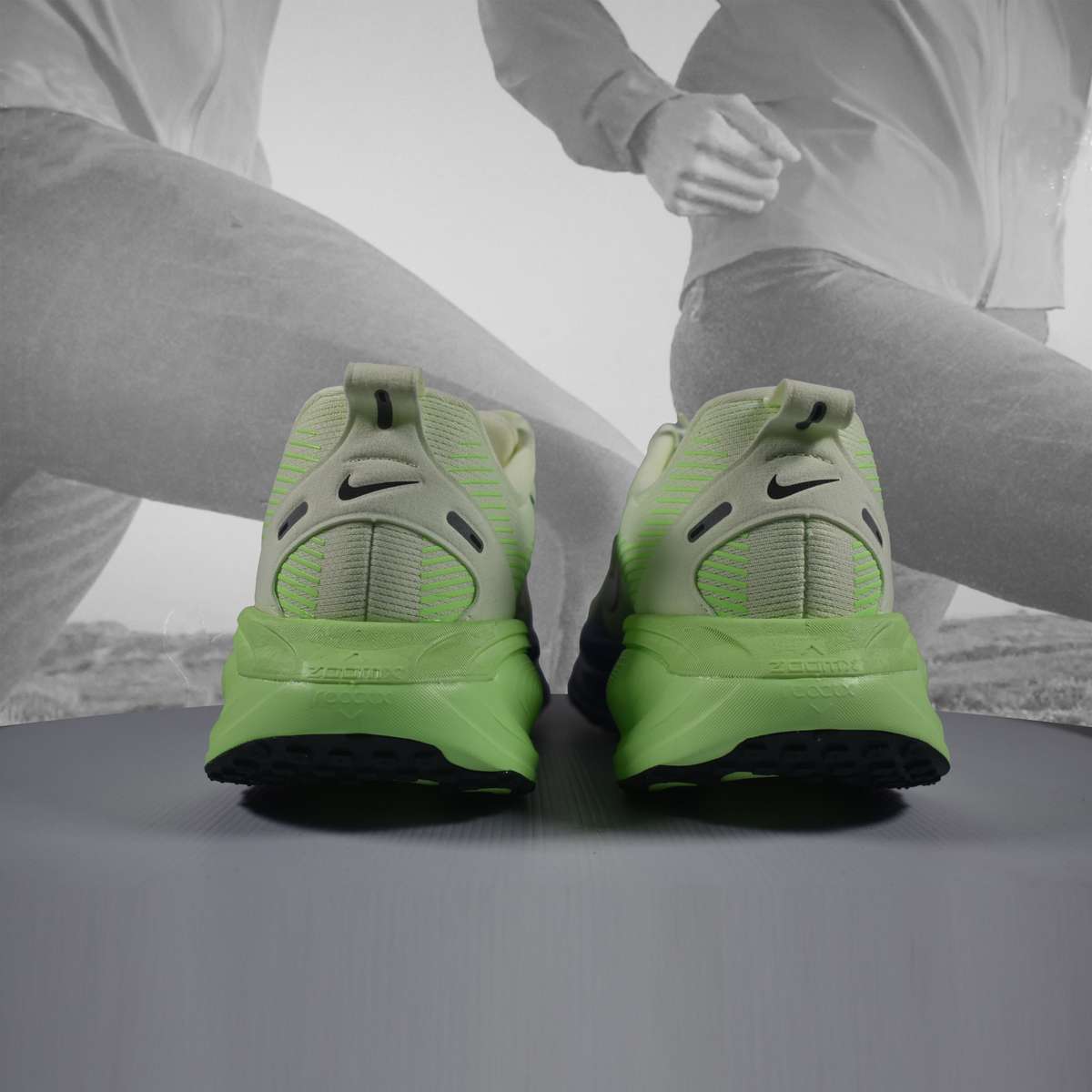 Nike VOMERO 18 Mens Neutral Running Shoes