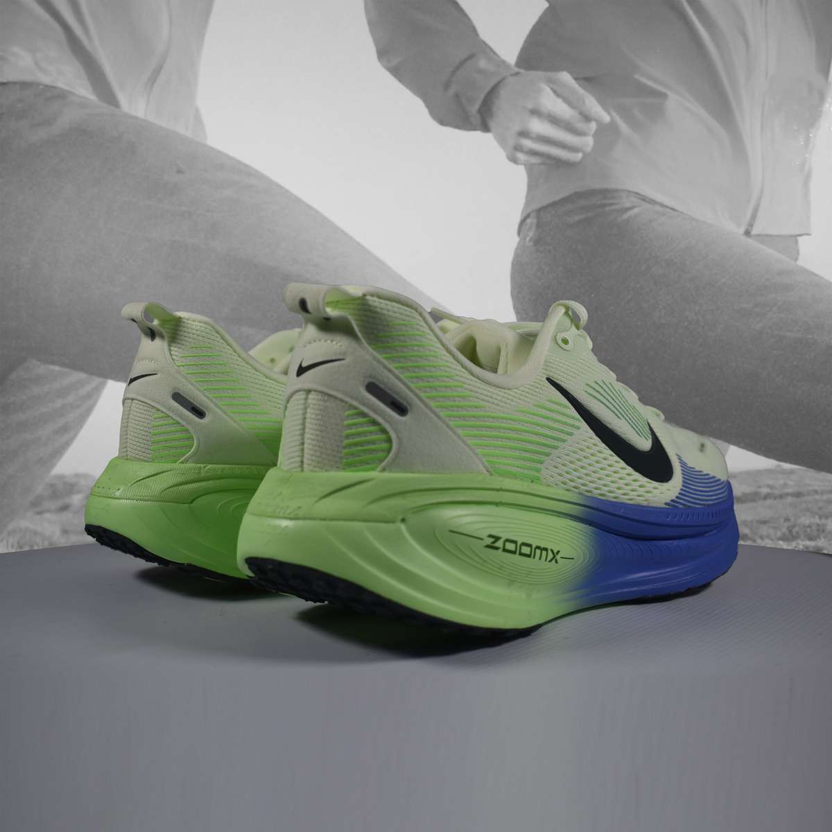 Nike VOMERO 18 Mens Neutral Running Shoes