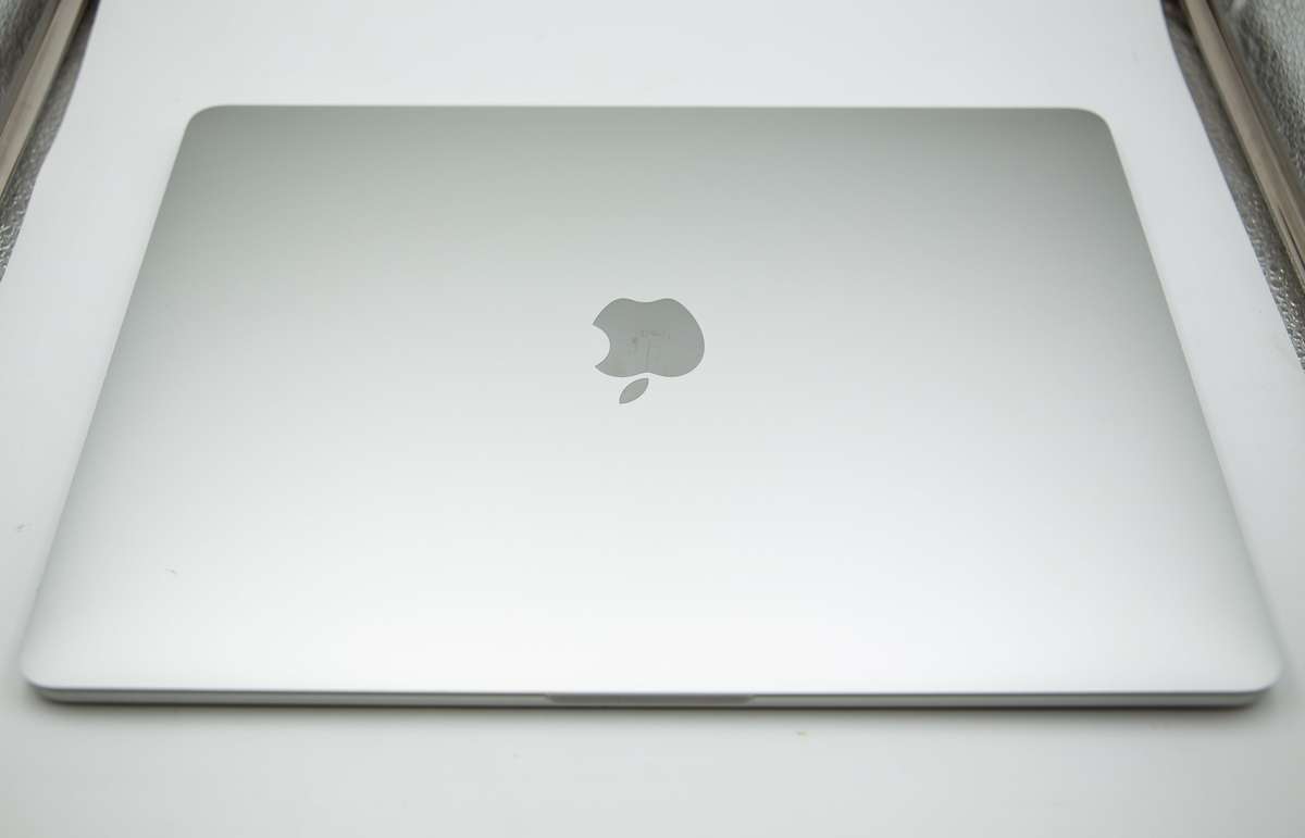 Apple MacBook Pro 15 Inch, A1707 2017 i7 Quad Core