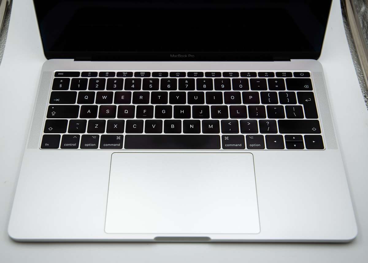 Apple MacBook Pro 15 Inch, A1707 2017 i7 Quad Core