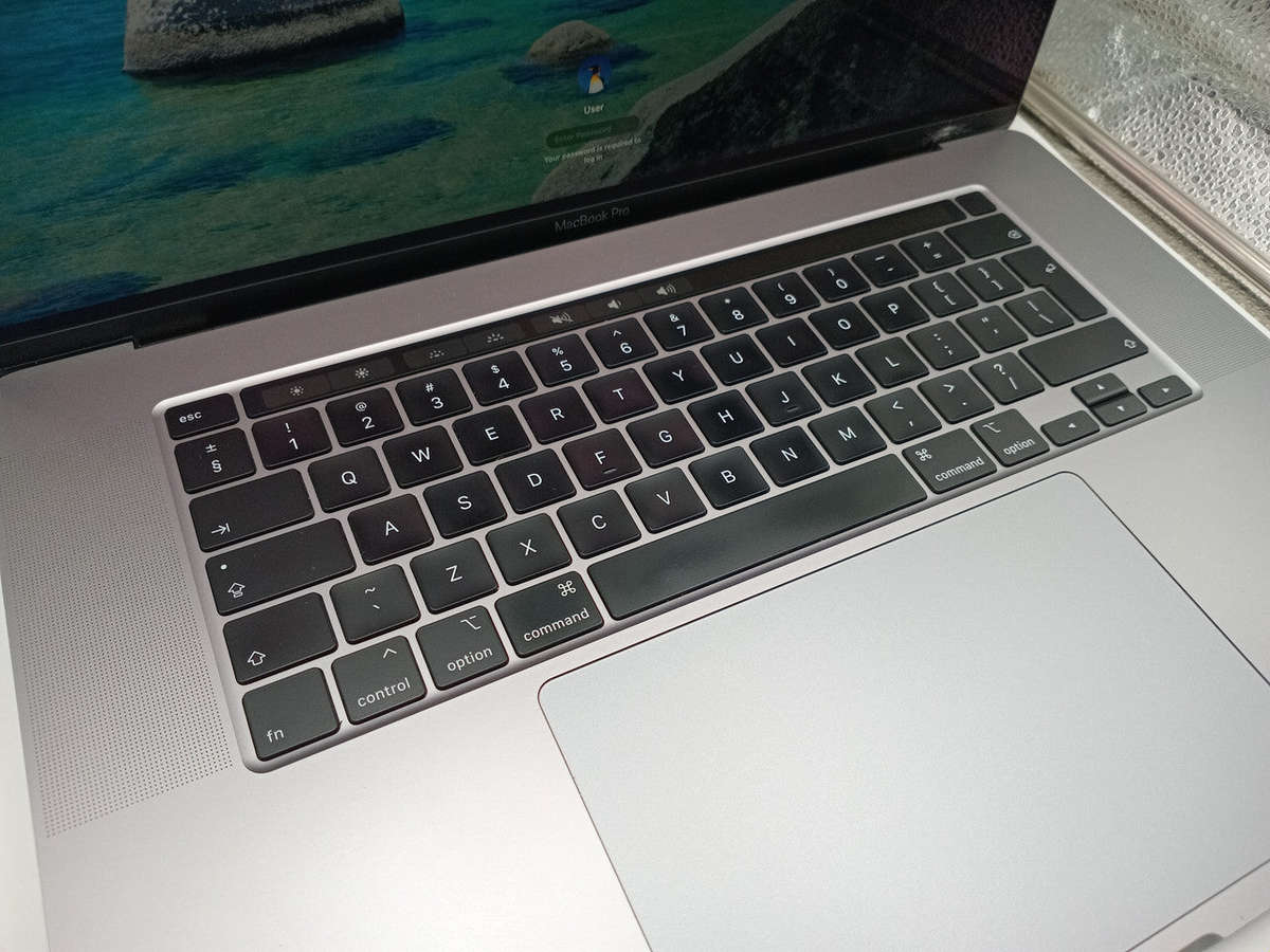 Apple MacBook Pro 16-inch, A2141 Late 2019 i7 6-Core