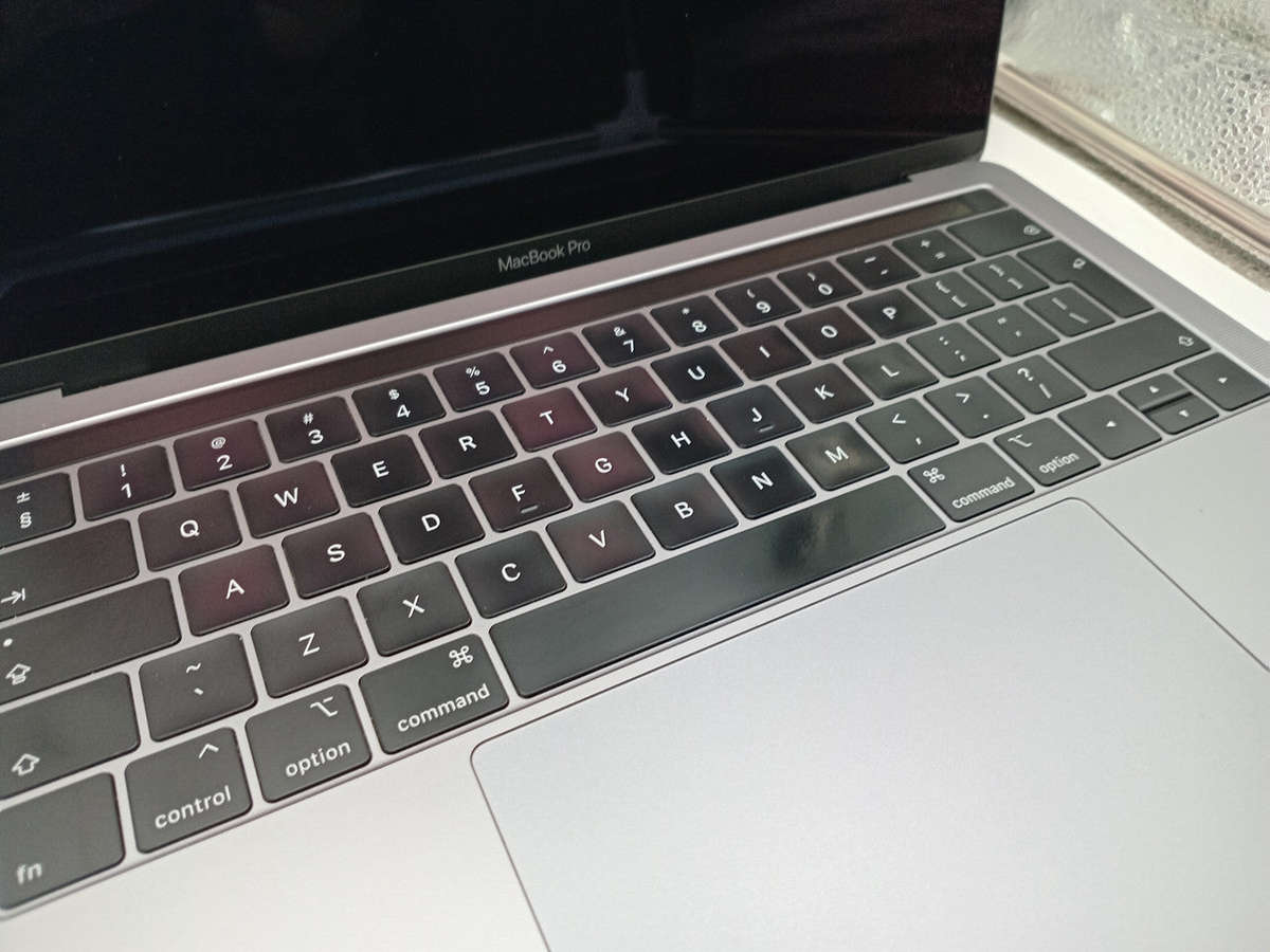 Apple MacBook Pro 13-inch, A1989 Mid 2019 i5 Quad-Core - Gold Essential