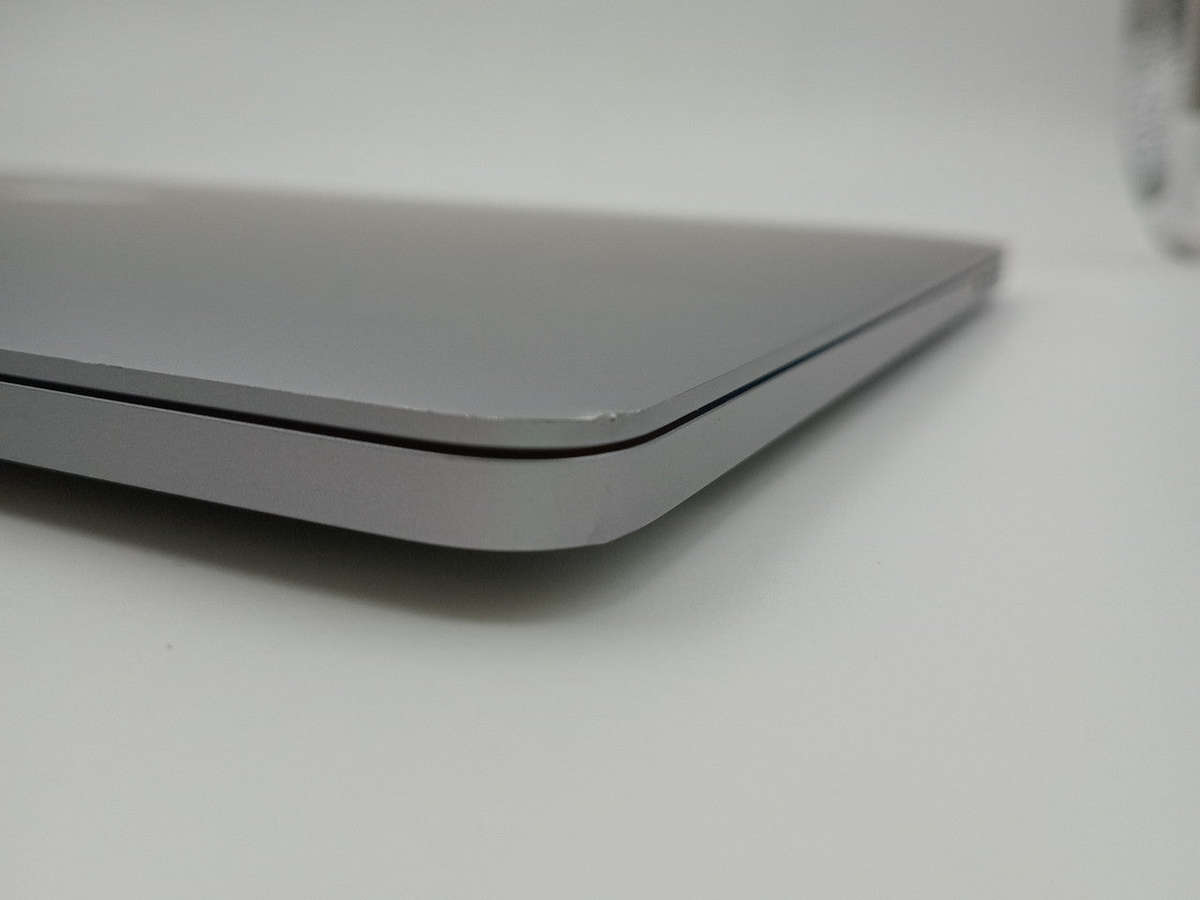 Apple MacBook Pro 13-inch, A1989 Mid 2019 i5 Quad-Core - Gold Essential