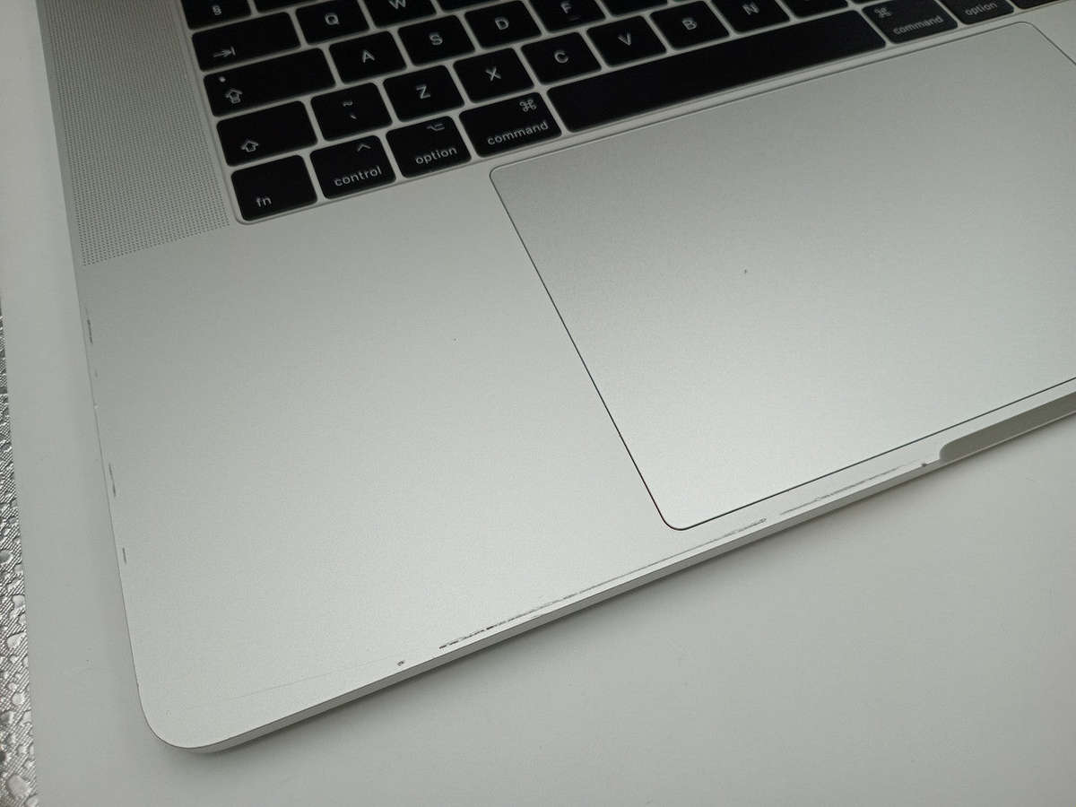 Apple MacBook Pro 15 Inch, A1707 2017 i7 Quad Core