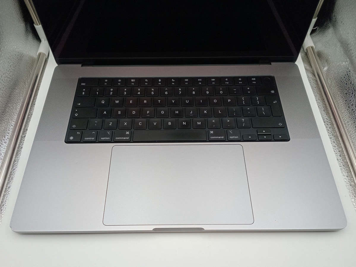 Apple MacBook A2485 M1 Pro 16-inch 2021 - Gold Essential
