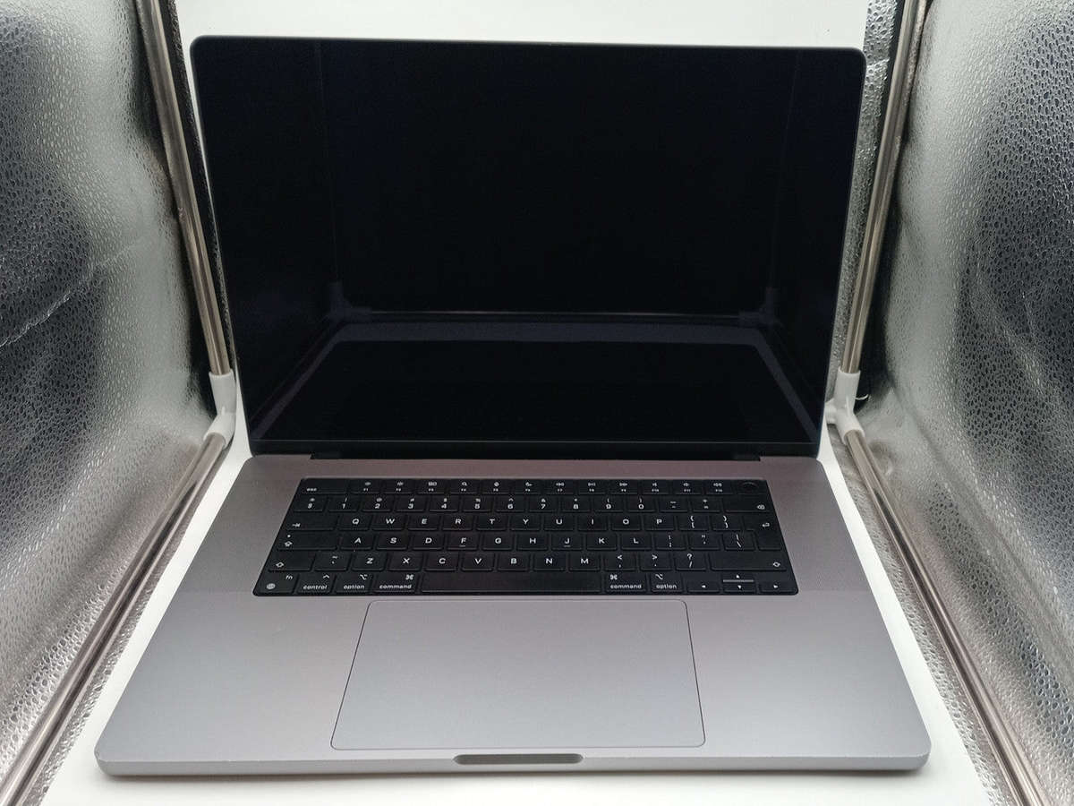 Apple MacBook A2485 M1 Pro 16-inch 2021 - Gold Essential