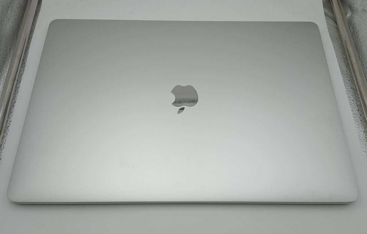 Apple MacBook Pro 15-inch, A1990 Mid 2018 i7 6-Core