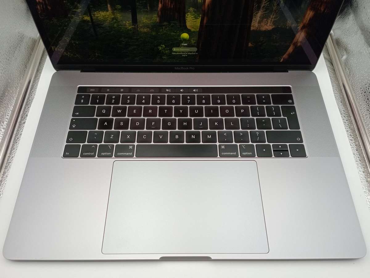 Apple MacBook Pro 15-inch, A1990 Mid 2018 i7 6-Core