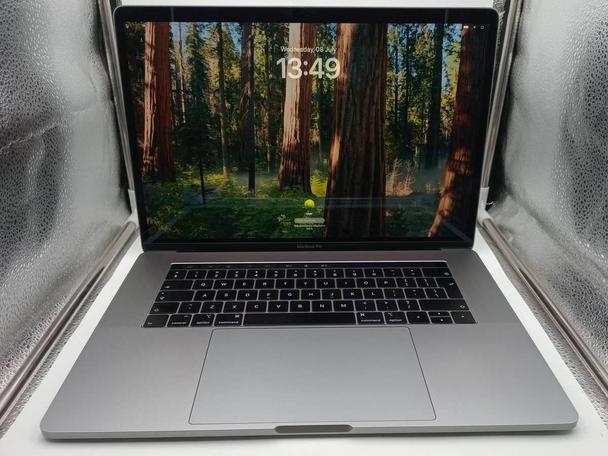 Apple MacBook Pro 15-inch, A1990 Mid 2018 i7 6-Core