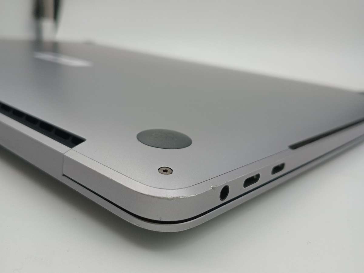 Apple MacBook Pro 15-inch, A1990 Mid 2018 i7 6-Core