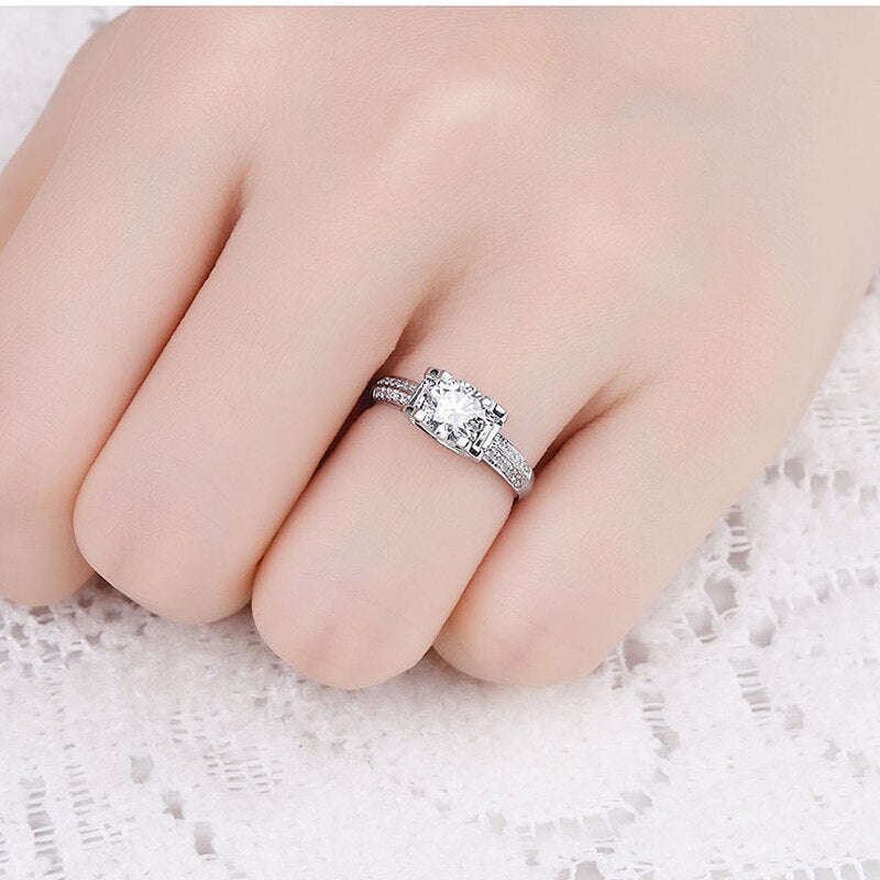 1.0Ct 6.5mm Round Brilliant Cut Adjustable Moissanite Ring - Resizable