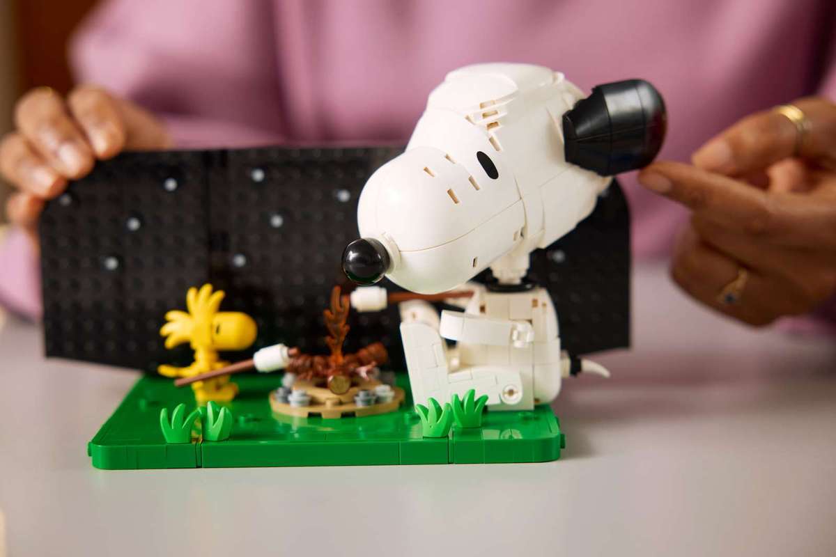 LEGO® Ideas Peanuts: Snoopys Doghouse (21368)