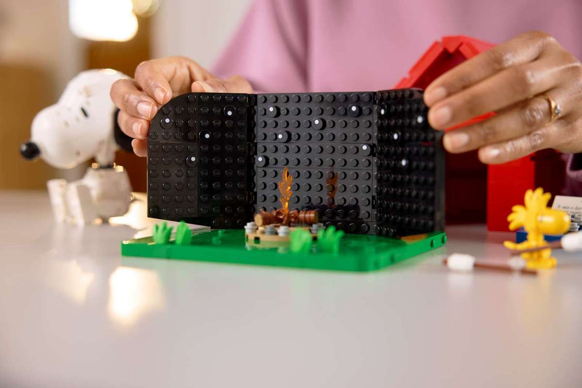 LEGO® Ideas Peanuts: Snoopys Doghouse (21368)