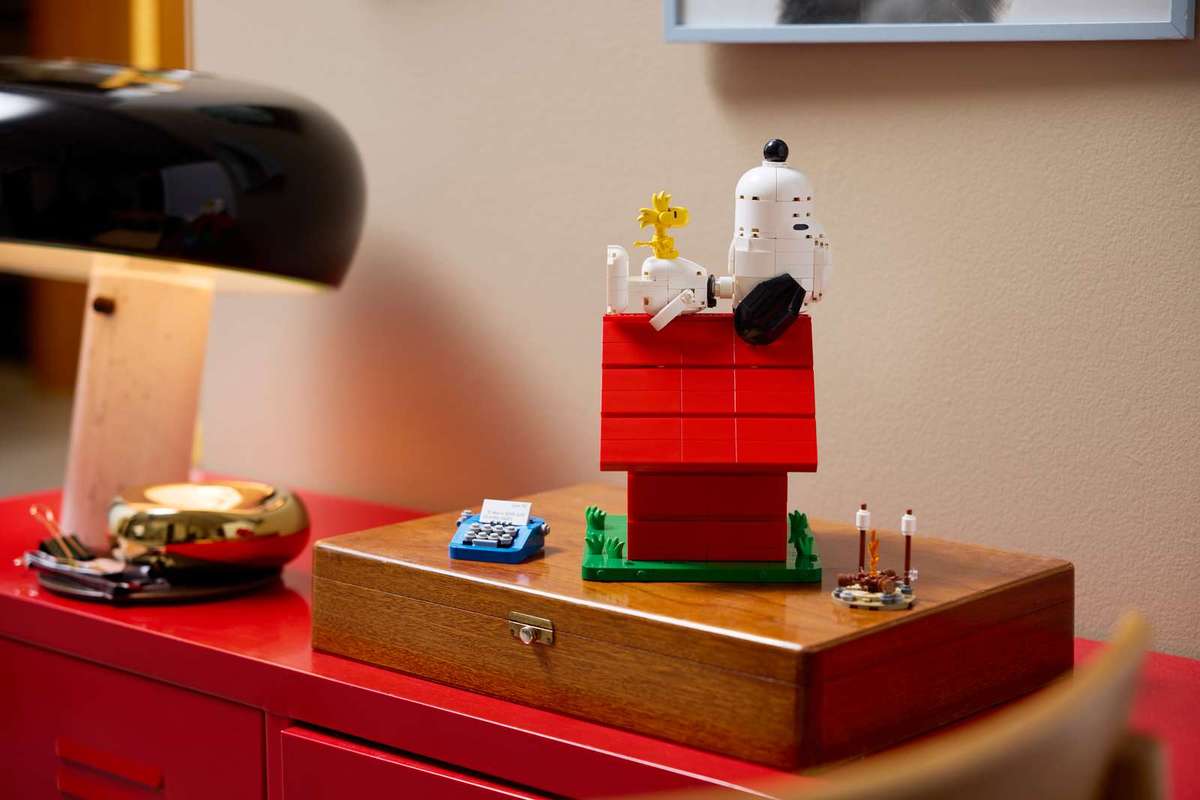 LEGO® Ideas Peanuts: Snoopys Doghouse (21368)