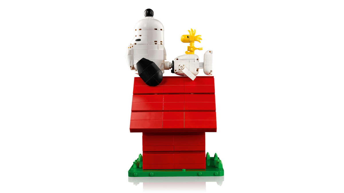 LEGO® Ideas Peanuts: Snoopys Doghouse (21368)