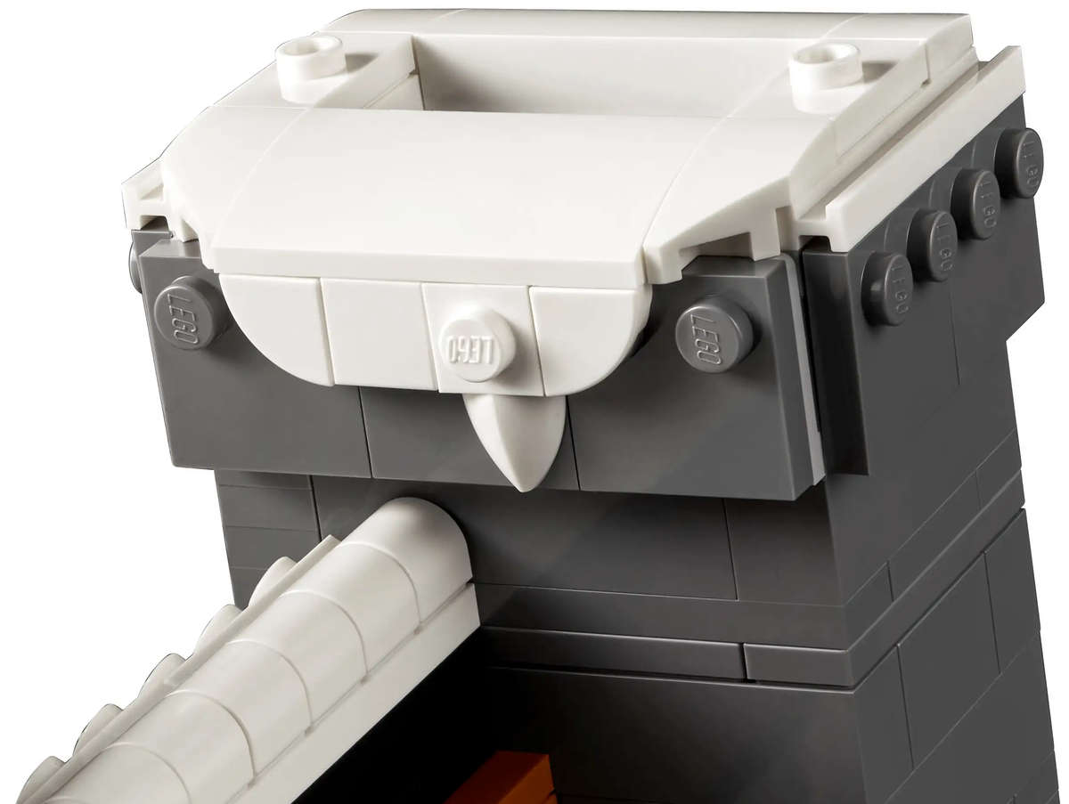 LEGO Icons 10293 Santa's Visit