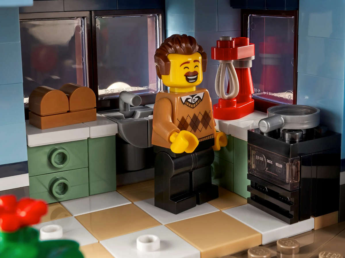 LEGO Icons 10293 Santa's Visit