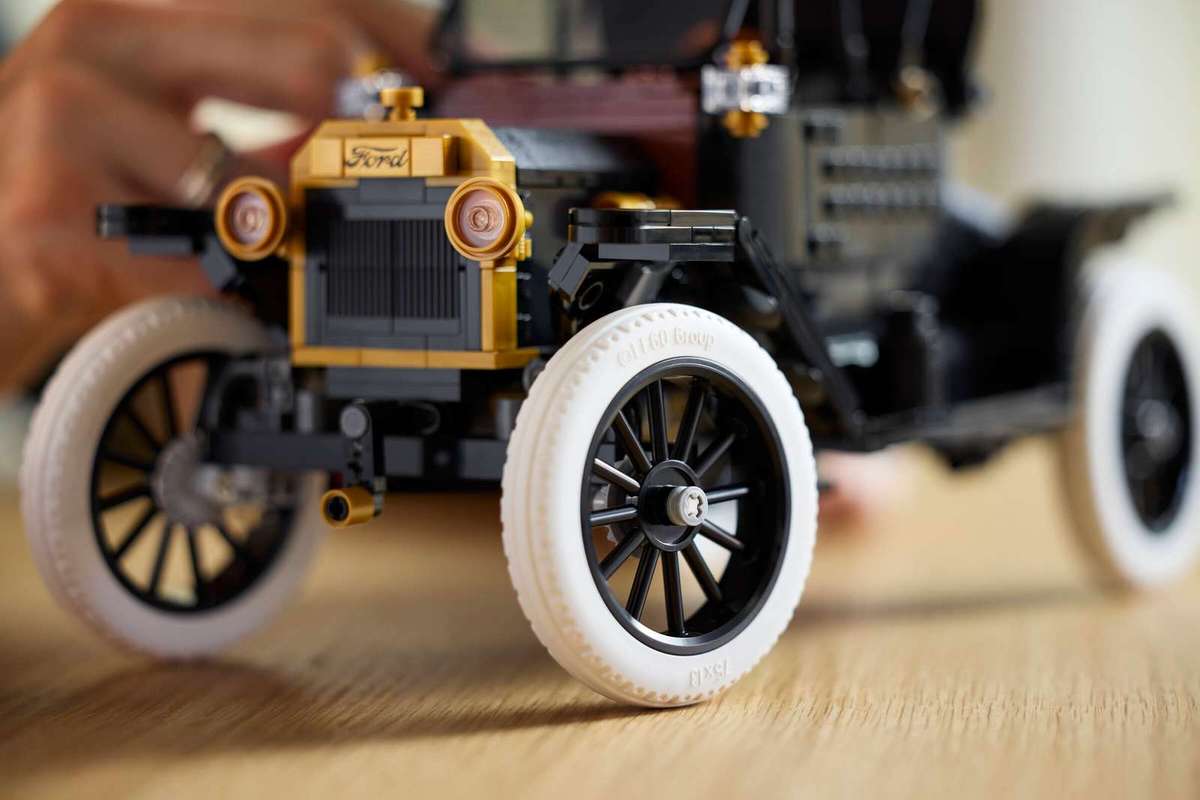 LEGO® Icons Ford Model T (11376)