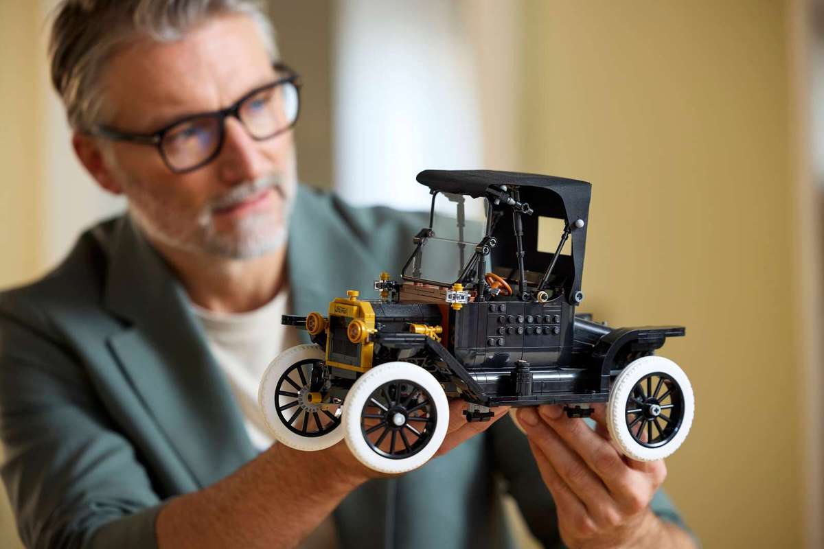 LEGO® Icons Ford Model T (11376)