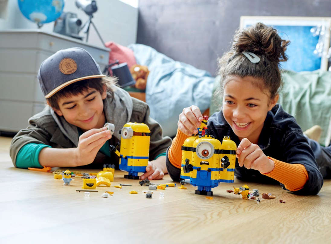 LEGO Minions 75551 Brick-built Minions and their Lair