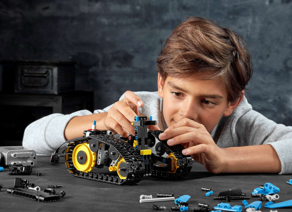 LEGO Technic 42095 Remote-Controlled Stunt Racer