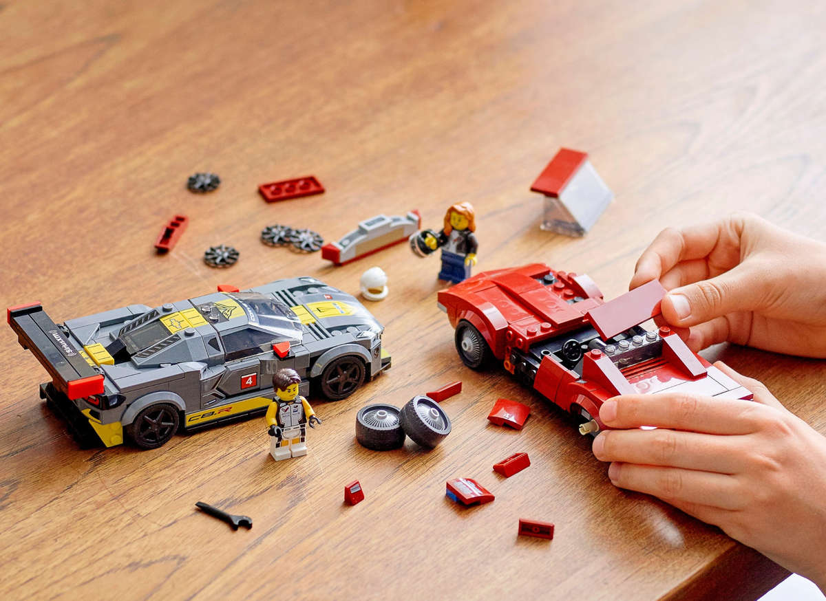 LEGO 76903 Speed Champions Chevrolet Corvette C8.R Race Car and 1969 Chevrolet Corvette