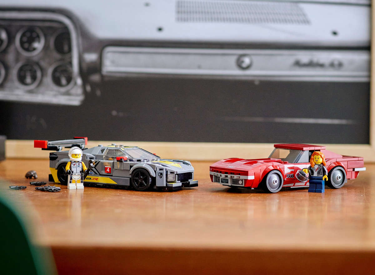 LEGO 76903 Speed Champions Chevrolet Corvette C8.R Race Car and 1969 Chevrolet Corvette